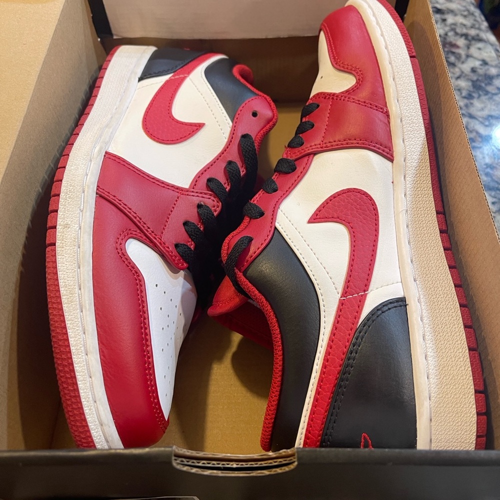 Nike Air Jordon 1 Low Bull Sneakers |  Men’s 9.5